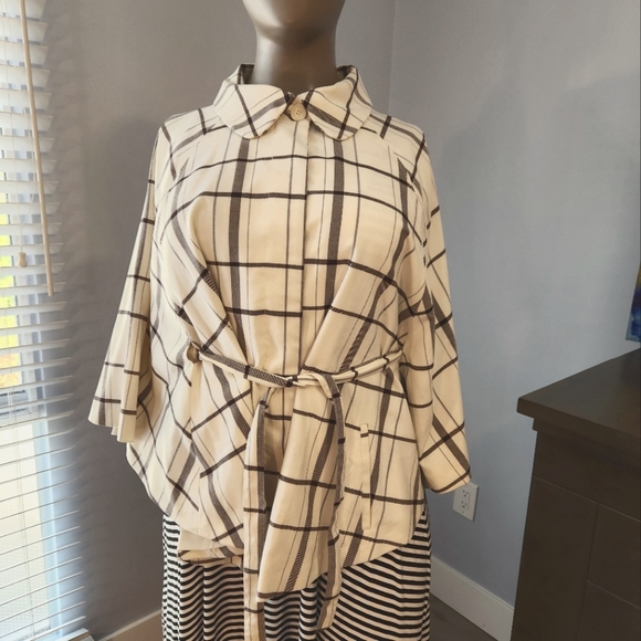 Plaid Cape - Picture 2 of 7